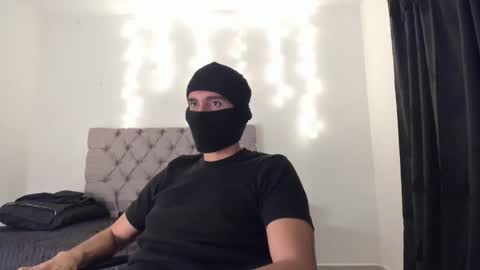 Snapshot of elio_dicaprio chatting on December 2025 01:22:02 AM elio_dicaprio online show from December 2025 01:22:02 AM