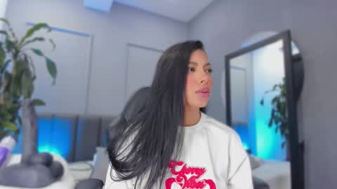 Elisa online show from January 2026 08:33:01 PM