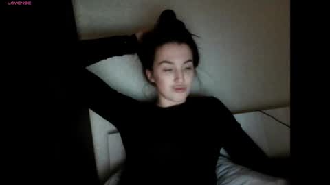 elisa_dove208 online show from November 2025 06:10:01 PM