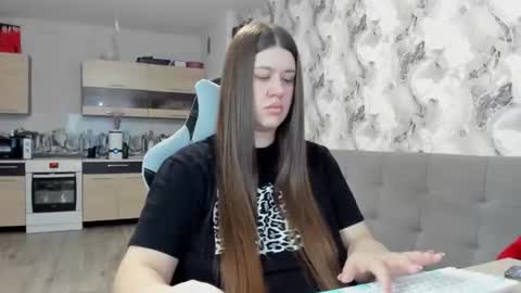 Aletta Oushen online show from November 2025 10:19:01 AM