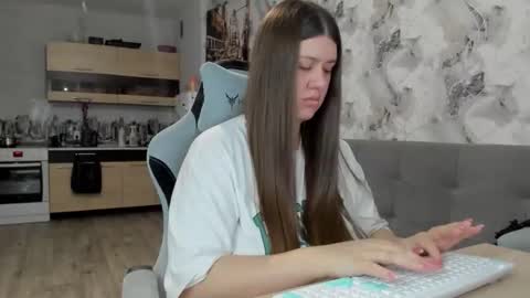 Aletta Oushen online show from December 2025 01:49:01 PM