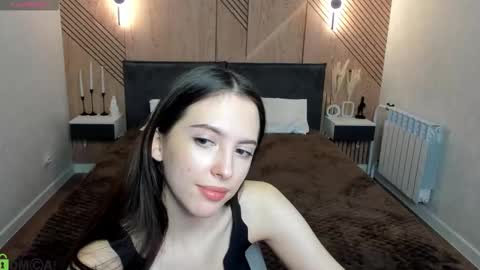 Elise online show from March 2026 01:23:01 AM