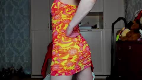 Snapshot of elisefoxy chatting on June 2026 08:33:02 PM Elise online show from June 2026 08:33:02 PM