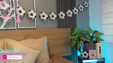 Elise Play Boobs online show from June 2026 07:02:02 PM