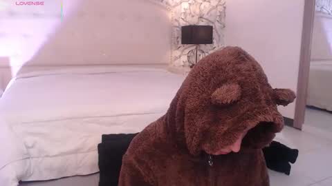 Snapshot of eliza_gh chatting on October 2025 08:00:02 PM Eliza online show from October 2025 08:00:02 PM