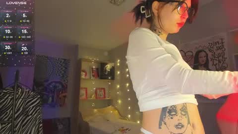 Snapshot of eliza_sadcat chatting on December 2024 01:13:02 PM Elizabeth online show from December 2024 01:13:02 PM