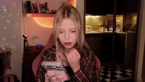 Snapshot of eliza_sadcat chatting on November 2025 12:06:01 PM Elizabeth online show from November 2025 12:06:01 PM