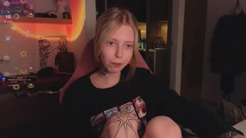 Snapshot of eliza_sadcat chatting on December 2025 09:35:01 PM Elizabeth online show from December 2025 09:35:01 PM