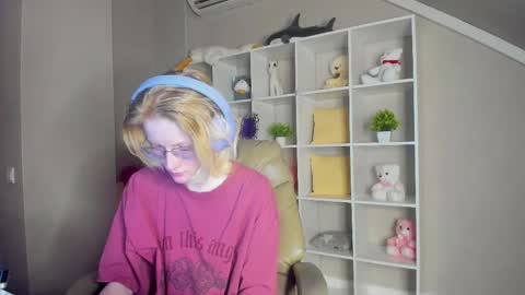 Elizabeth online show from November 2025 01:07:02 AM