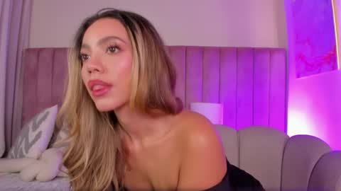 elizabeth_roche online show from April 2026 12:11:02 PM