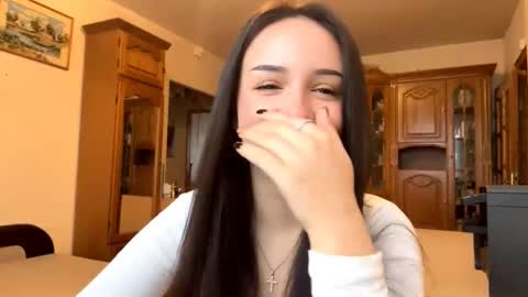 Mia online show from November 2025 09:23:01 AM