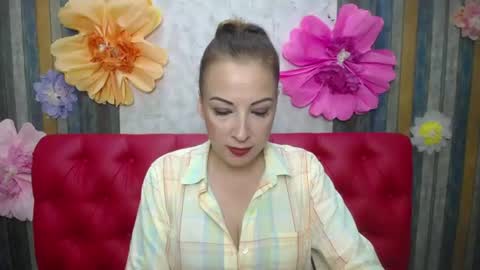 Snapshot of elizabethsho chatting on July 2026 05:28:01 PM ElizabethSho online show from July 2026 05:28:01 PM