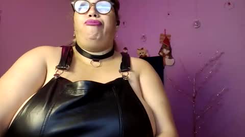 Snapshot of elizabethtaylor1 chatting on November 2025 11:45:01 AM Elizabeth online show from November 2025 11:45:01 AM