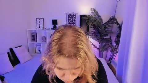 Snapshot of elizabethvane chatting on May 2026 05:40:01 PM Elizabeth online show from May 2026 05:40:01 PM
