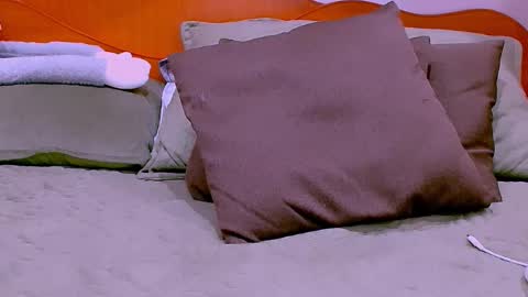 Ella  online show from November 2025 07:51:01 AM