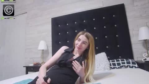 Snapshot of ella_lizzie chatting on October 2025 06:41:01 PM ella_lizzie online show from October 2025 06:41:01 PM
