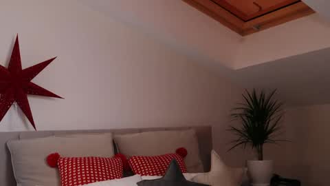 Ella online show from December 2024 11:06:02 PM