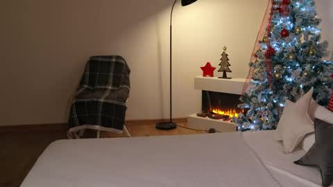 Ella online show from December 2024 07:28:02 PM