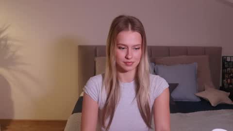 Ella online show from January 2025 07:39:01 PM