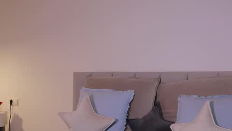 Ella online show from February 2025 07:28:02 PM