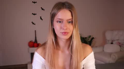 Ella online show from November 2025 07:16:01 PM