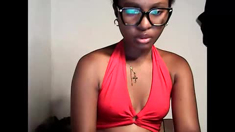 ellah245 online show from April 2026 10:00:02 PM