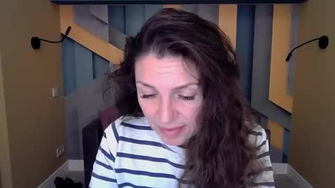 EllaLongs online show from October 2025 12:30:01 PM