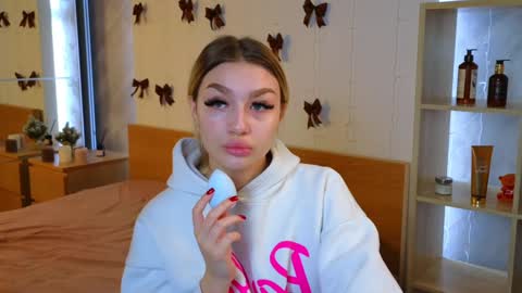 ellamilla online show from December 2024 05:27:02 AM