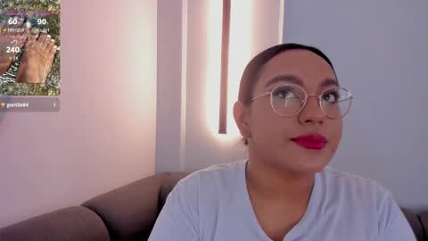 Snapshot of ellamontoya chatting on November 2025 11:55:02 AM Ella online show from November 2025 11:55:02 AM