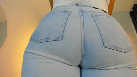 Snapshot of ellamontoya chatting on November 2025 10:36:01 AM Ella online show from November 2025 10:36:01 AM