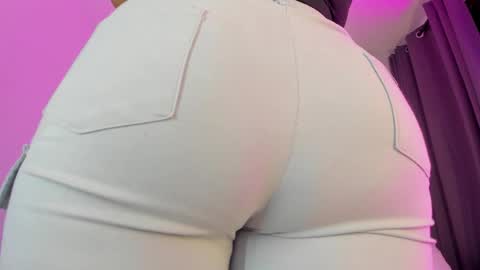 Snapshot of ellamontoya chatting on November 2025 10:36:01 AM Ella online show from November 2025 10:36:01 AM