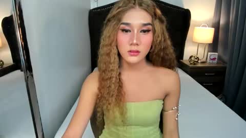 Snapshot of ellats_18 chatting on December 2024 06:21:01 PM Sophia online show from December 2024 06:21:01 PM