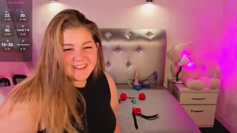 Snapshot of ellaya_ chatting on October 2025 08:14:01 AM Scarlet online show from October 2025 08:14:01 AM