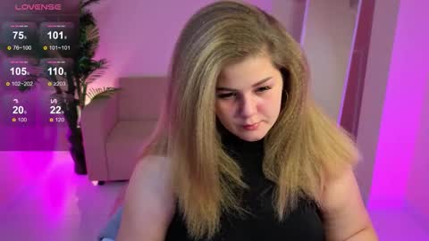 Snapshot of ellaya_ chatting on November 2025 10:53:02 PM Scarlet online show from November 2025 10:53:02 PM