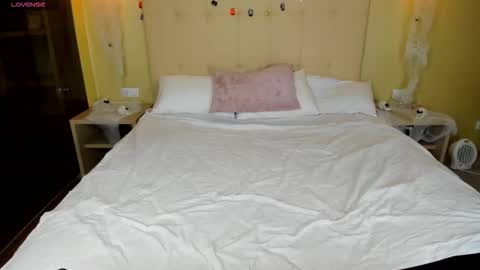 elle_ellise online show from October 2025 10:06:01 AM