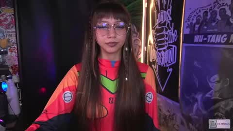 Snapshot of elle_uwu chatting on October 2025 05:44:01 PM follow me on instagram . online show from October 2025 05:44:01 PM