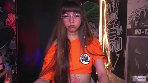 Snapshot of elle_uwu chatting on November 2025 05:03:01 PM follow me on instagram . online show from November 2025 05:03:01 PM