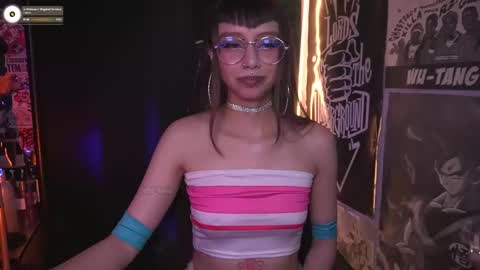 Snapshot of elle_uwu chatting on November 2025 05:02:01 PM follow me on instagram . online show from November 2025 05:02:01 PM