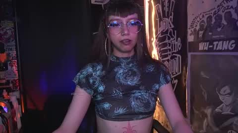 Snapshot of elle_uwu chatting on November 2025 03:08:02 PM follow me on instagram . online show from November 2025 03:08:02 PM