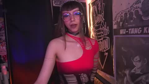 Snapshot of elle_uwu chatting on November 2025 06:51:01 PM follow me on instagram . online show from November 2025 06:51:01 PM