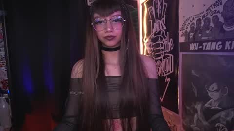 Snapshot of elle_uwu chatting on December 2025 01:06:01 PM follow me on instagram . online show from December 2025 01:06:01 PM