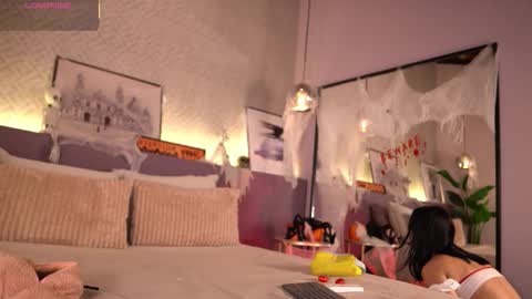 Snapshot of ellediane chatting on October 2025 10:11:01 PM Elle Diane online show from October 2025 10:11:01 PM