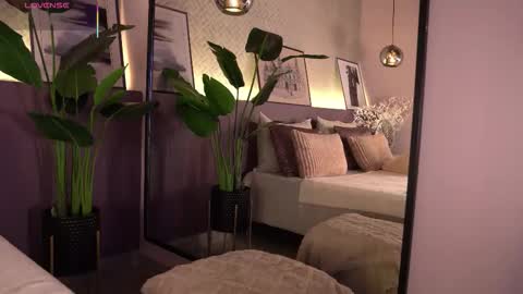 Snapshot of ellediane chatting on December 2025 10:15:01 PM Elle Diane online show from December 2025 10:15:01 PM