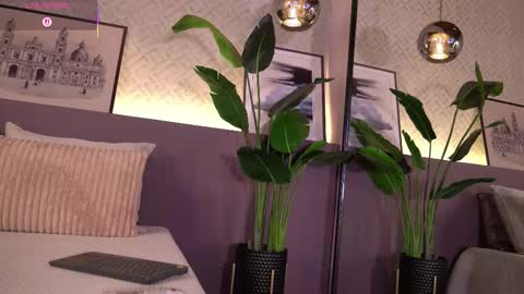 Snapshot of ellediane chatting on December 2025 10:29:02 PM Elle Diane online show from December 2025 10:29:02 PM