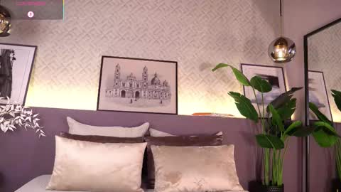 Snapshot of ellediane chatting on December 2025 12:15:01 AM Elle Diane online show from December 2025 12:15:01 AM