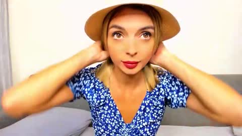 Snapshot of ellen_flow chatting on September 2025 08:00:02 PM ellen_flow online show from September 2025 08:00:02 PM