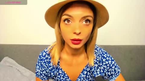 Snapshot of ellen_flow chatting on October 2025 09:42:02 PM ellen_flow online show from October 2025 09:42:02 PM