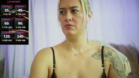 Snapshot of ellie_ramos chatting on February 2026 01:03:01 PM Ellie Ramos online show from February 2026 01:03:01 PM