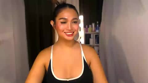 Snapshot of elliecummers chatting on June 2026 06:42:01 PM ellie online show from June 2026 06:42:01 PM