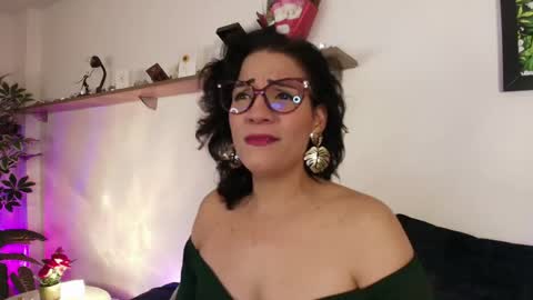 elliee1 online show from June 2026 12:19:01 PM